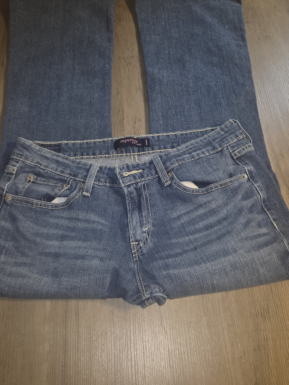 Levis Superlow 518 Bootcut Low Rise Jeans Medium Wash Size 9 S/C Short - Picture 3 of 9